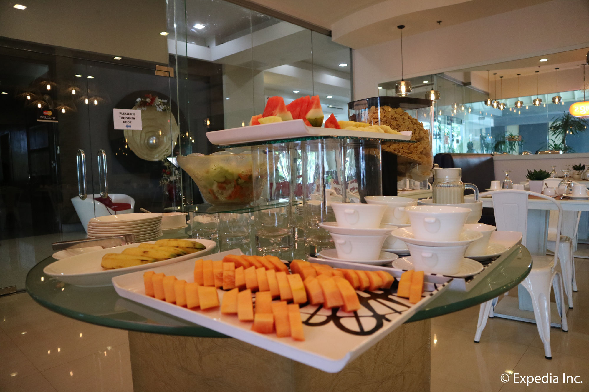 Фото Paseo Premiere Hotel