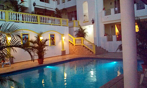 Гостиница West Bay Colonial