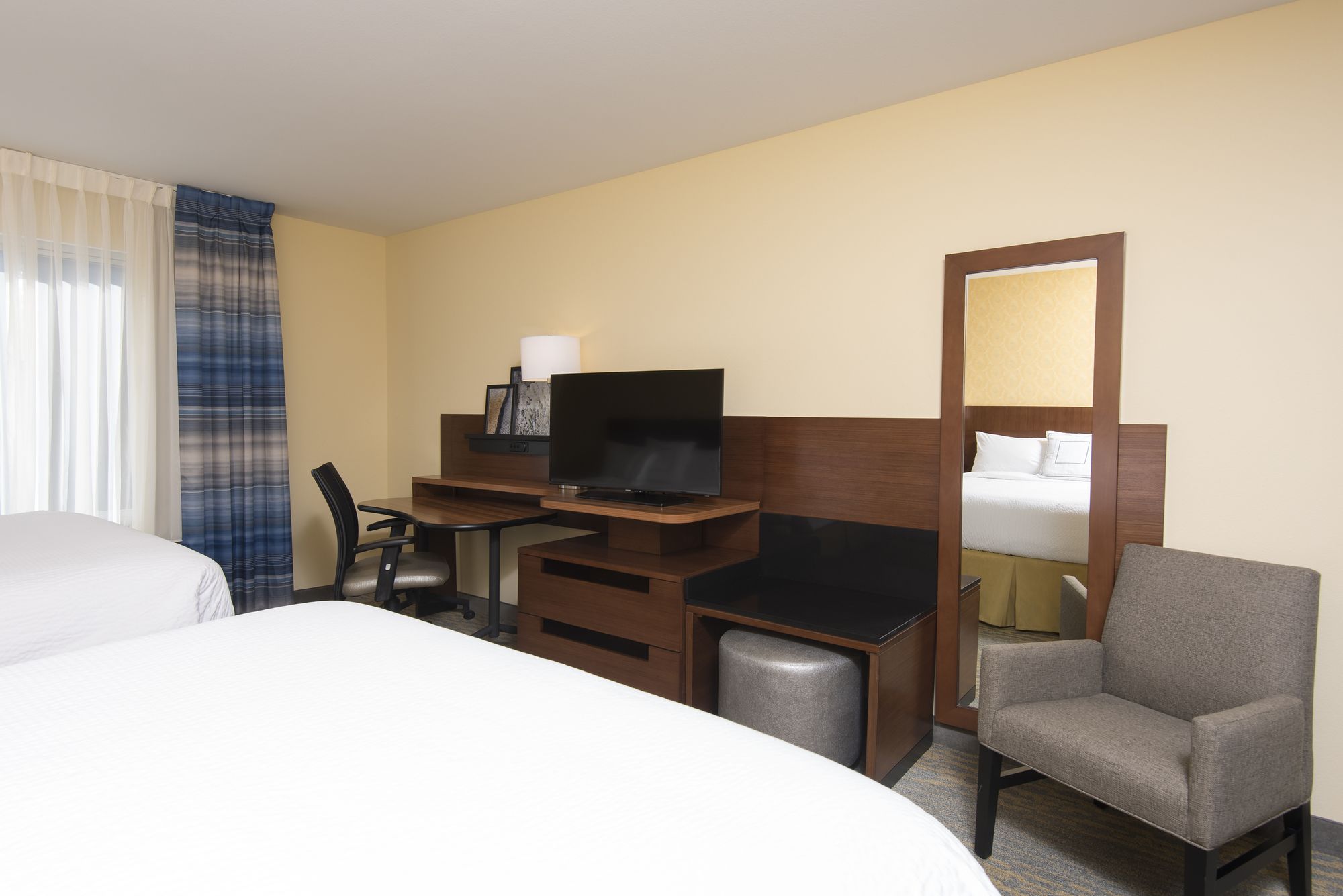 Фото Fairfield Inn & Suites Tampa Westshore Airport