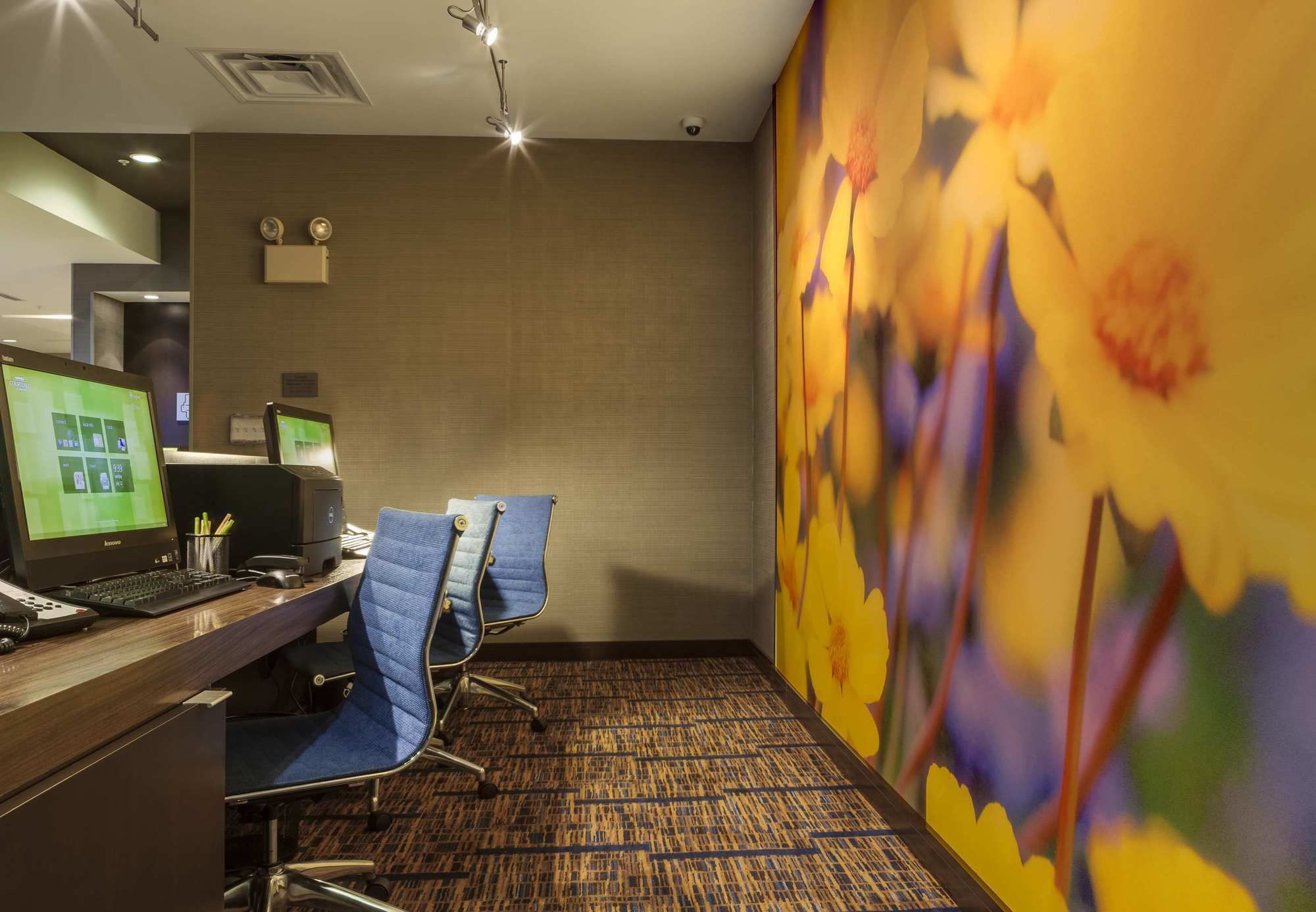 Фото Courtyard Indianapolis Noblesville