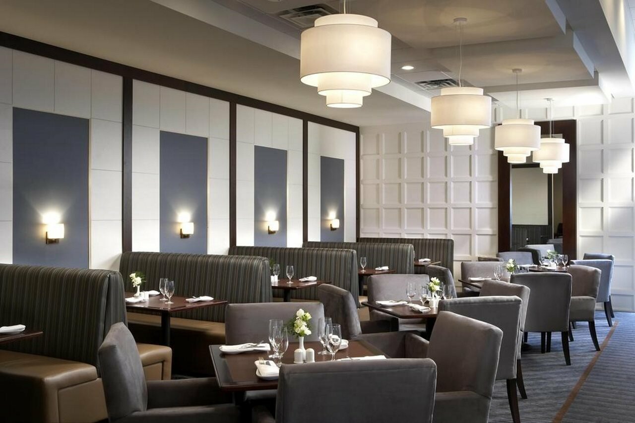 Фото Sheraton Vancouver Guildford Hotel