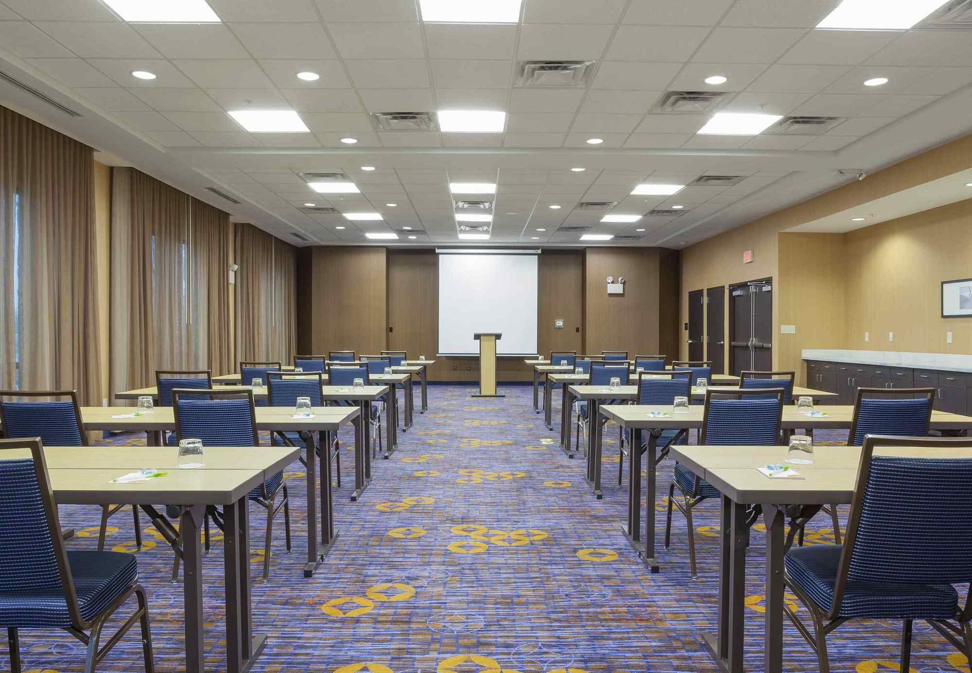 Фото Courtyard Indianapolis Noblesville