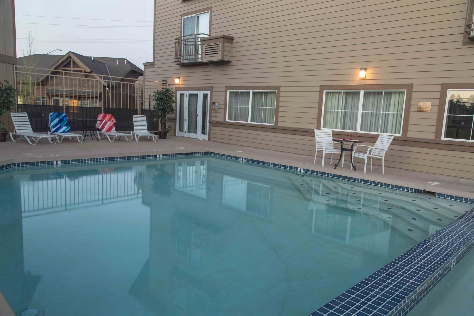 Фото Best Western Rocky Mountain Lodge