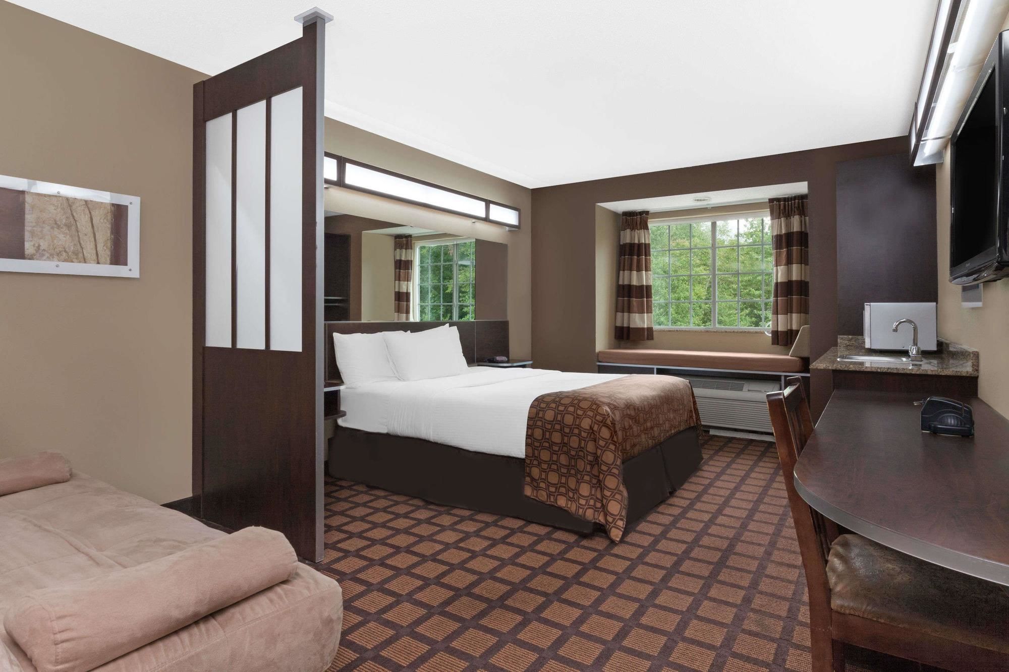 Фото Microtel Inn & Suites by Wyndham Columbia/At Fort Jackson
