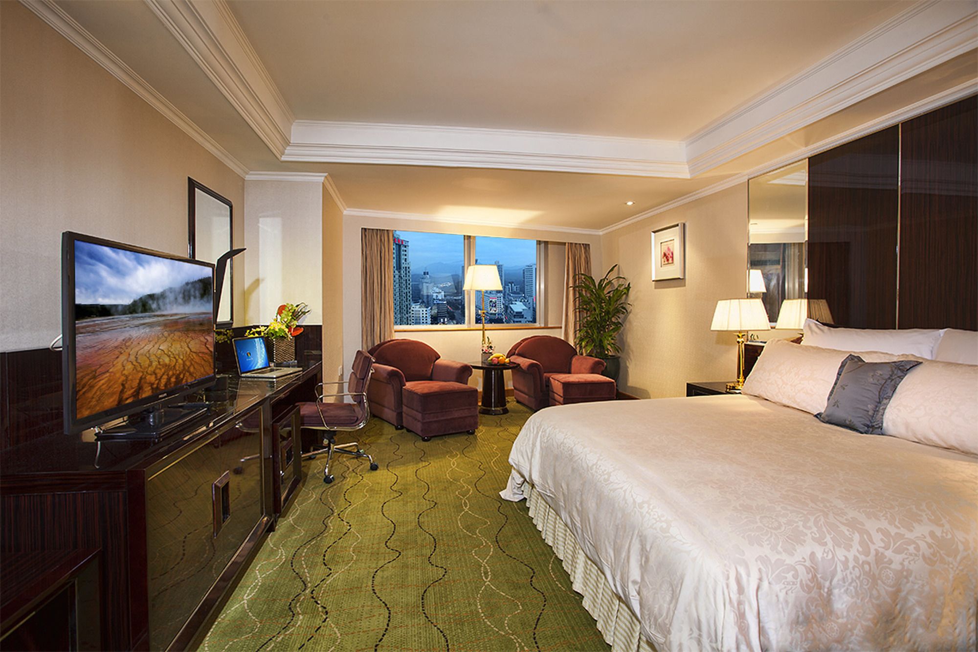 Фото Renaissance Shenzhen Luohu Hotel