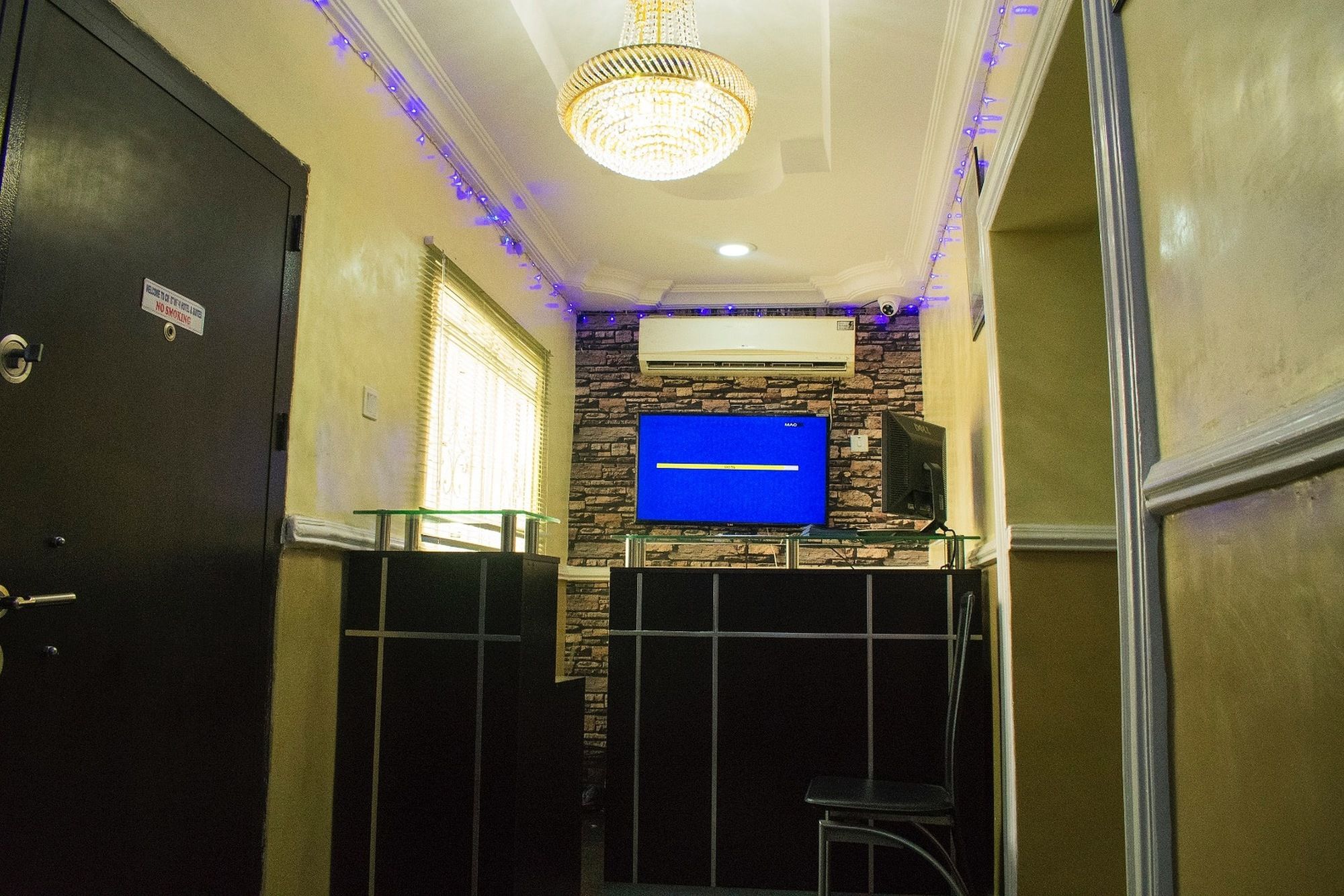 Фото Crestview Hotel & Suites