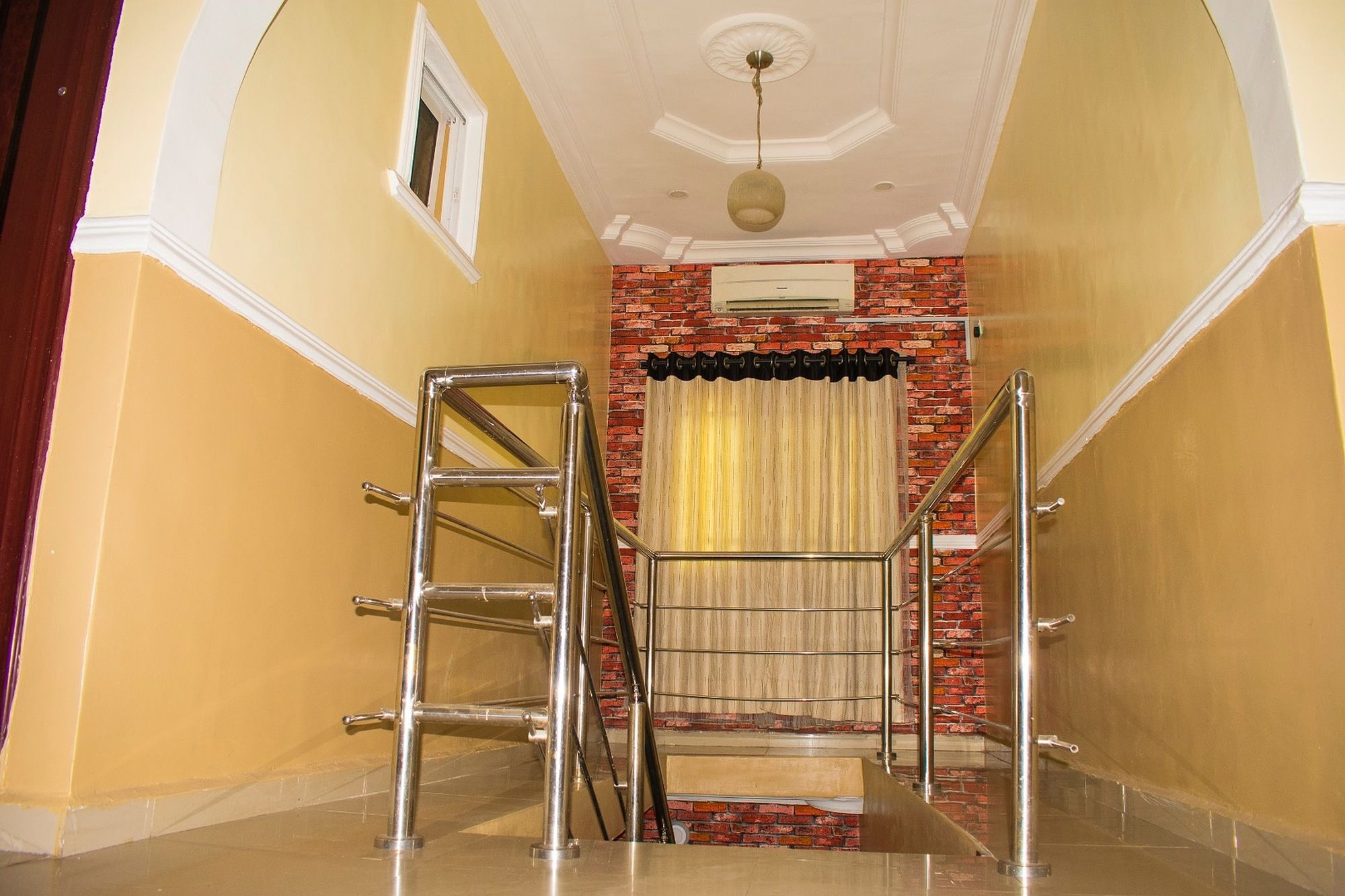 Фото Crestview Hotel & Suites