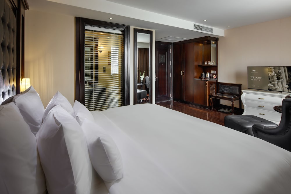 Фото Paradise Suites Hotel