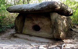 Shapsugsky dolmen (Krasnodar Territory, Abinskiy District), landmark, attraction