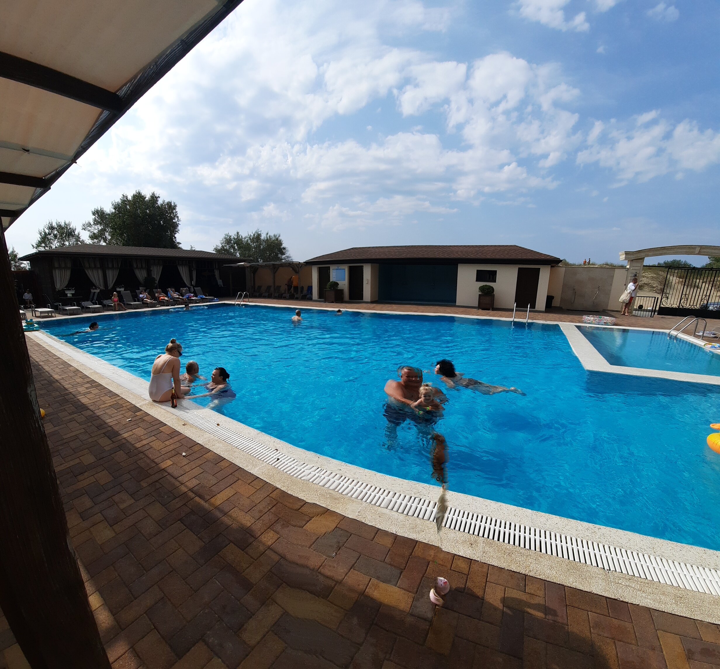 Фото Family Pride Inn