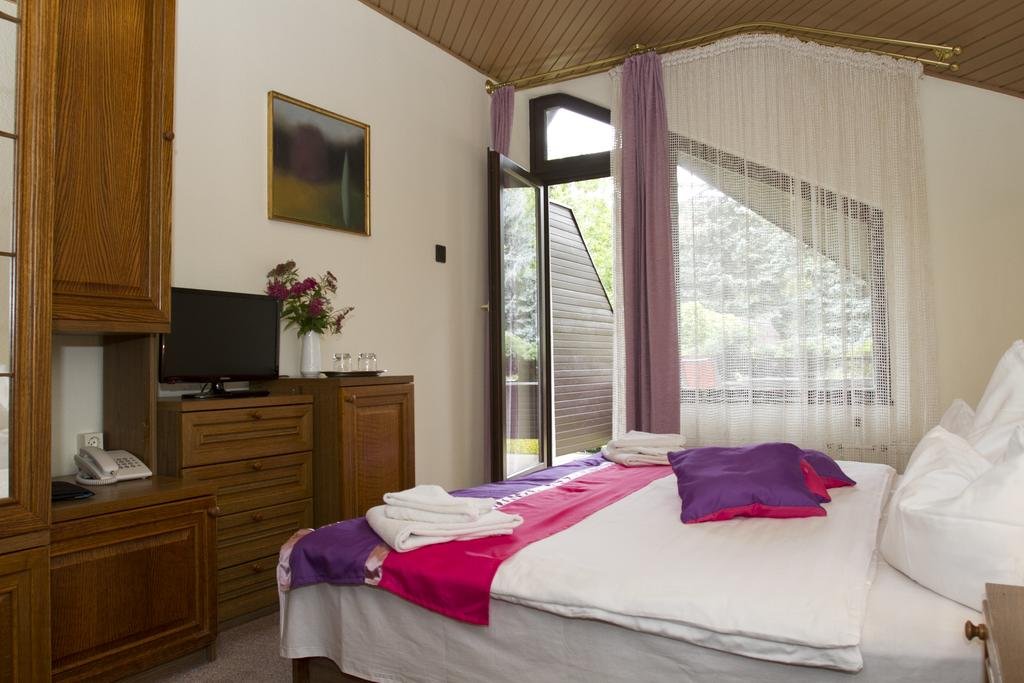 Фото Hotel Molnár