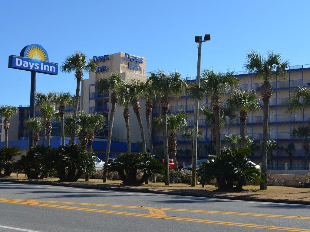 Фото Days Inn by Wyndham Panama City Beach/Ocean Front