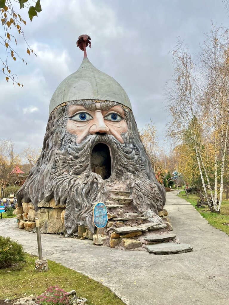 Genre sculpture The head of the hero Svyatogor, Domodedovo, photo