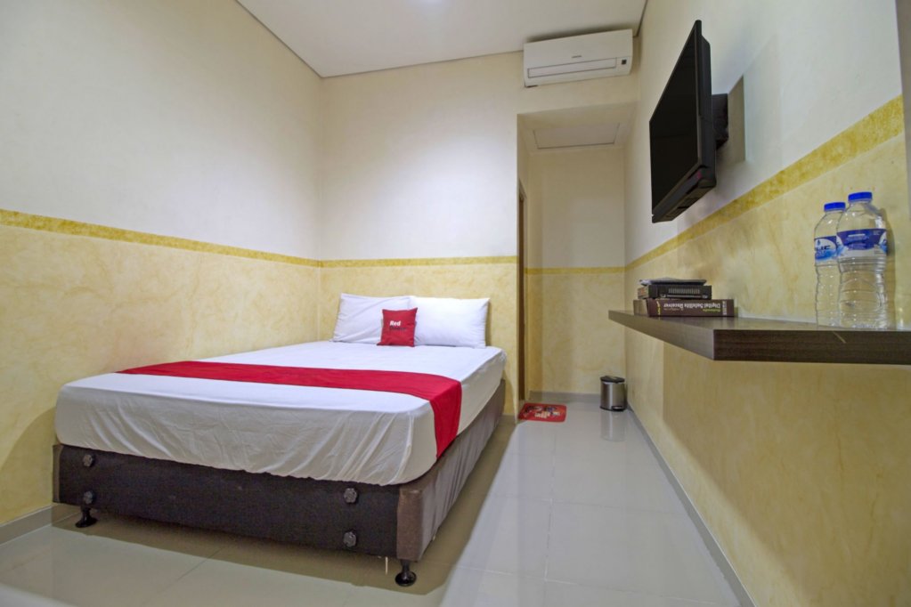 Фото Reddoorz near Gajah Mada Plaza 2