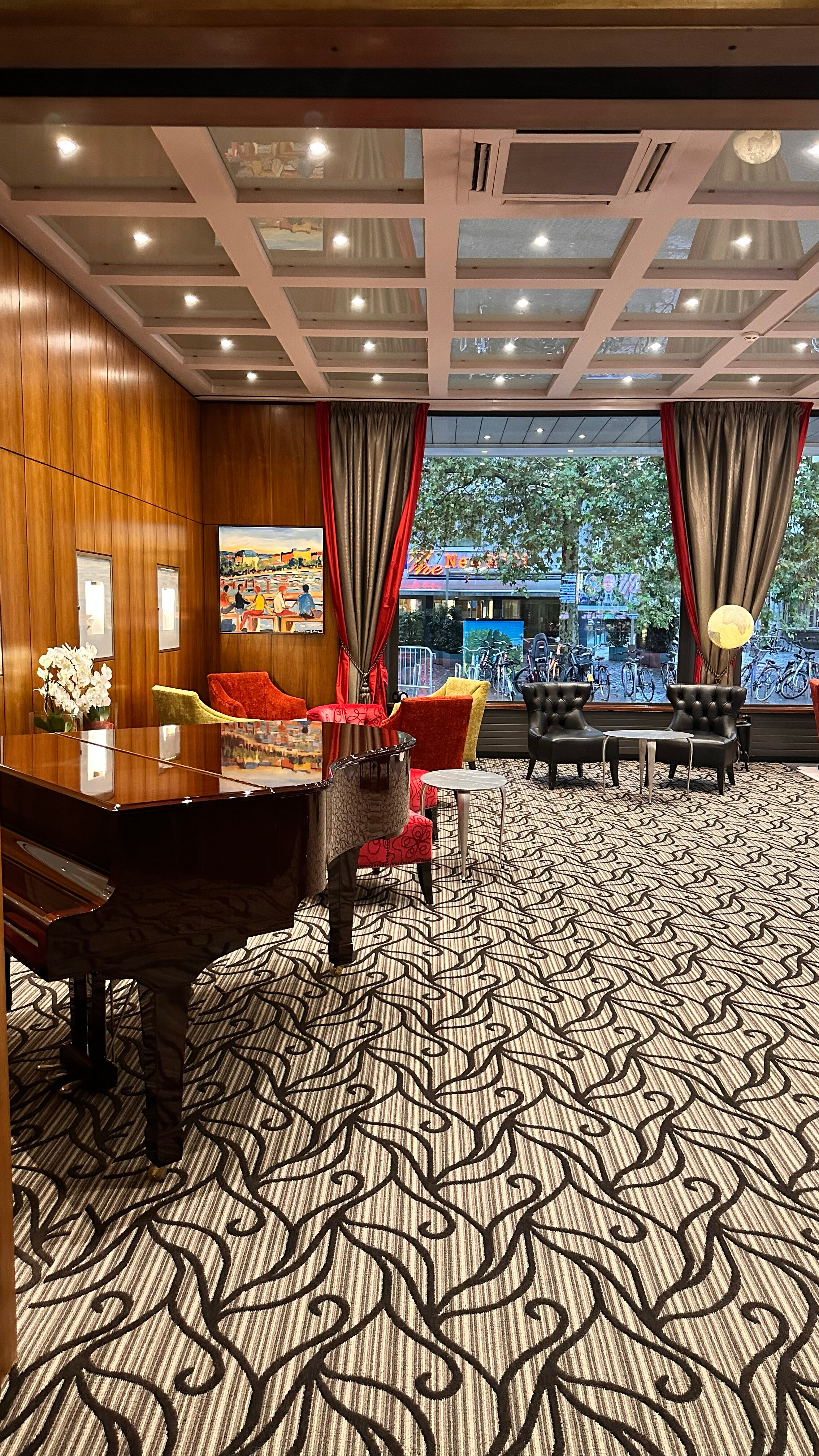 Фото The Ambassador