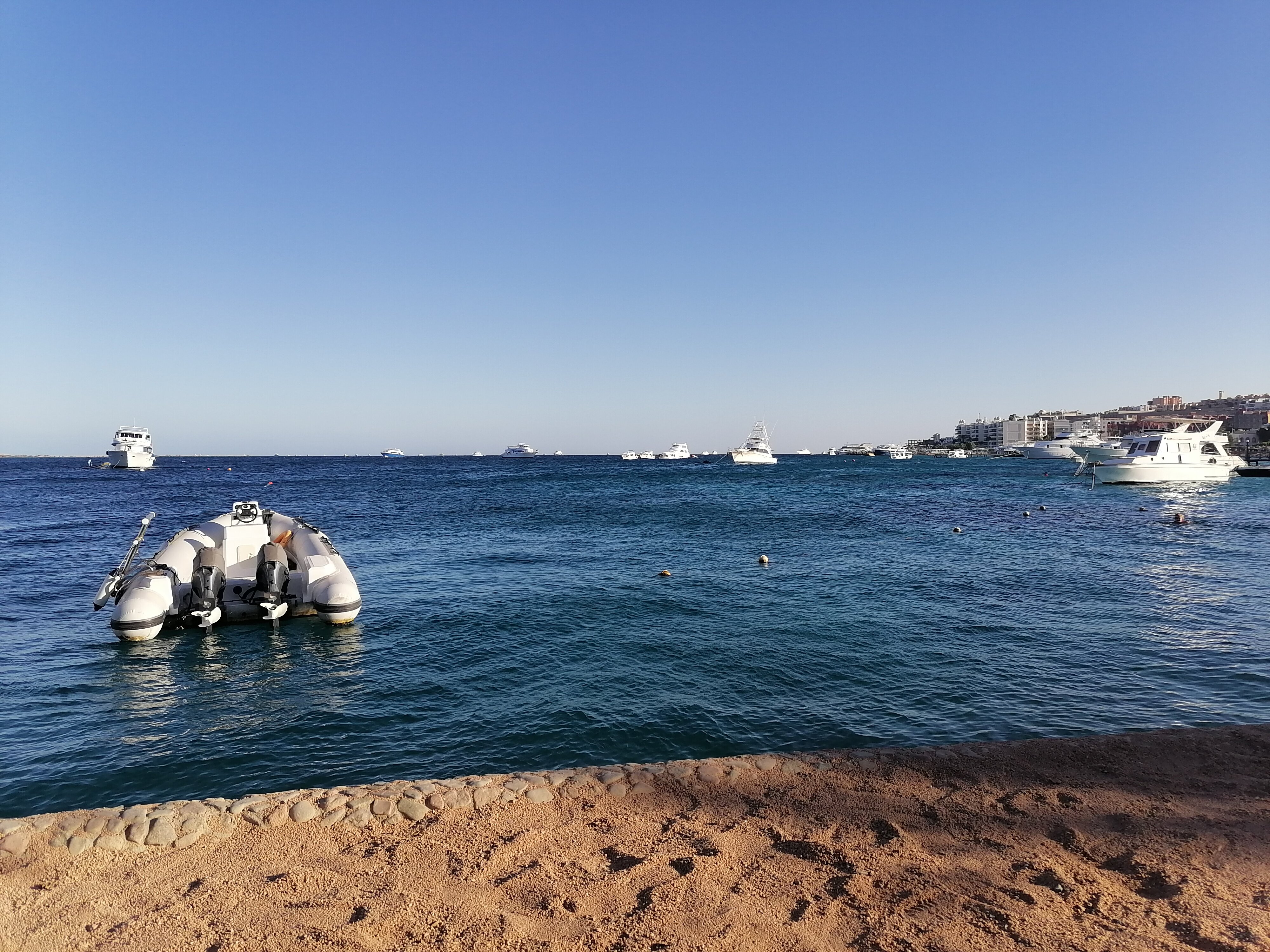 Фото La Rosa Waves Resort