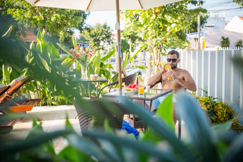 Фото Green Apple Hotel