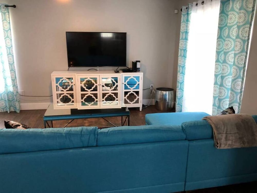 Фото Hamlet by I-4 · New! 5 Bedroom Pool Villa. Sleep 15+ Orlando