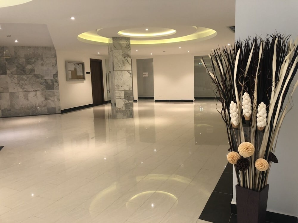 Фото Luxury Apartments in Grand Avenue