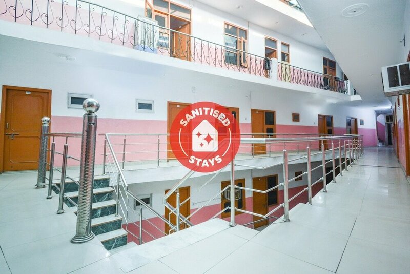 Гостиница Spot On 36686 Hotel Om Shanti Palace
