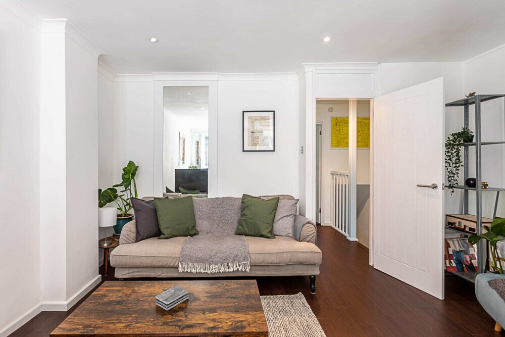 Фото Bright & Cosy One-bed Apartment