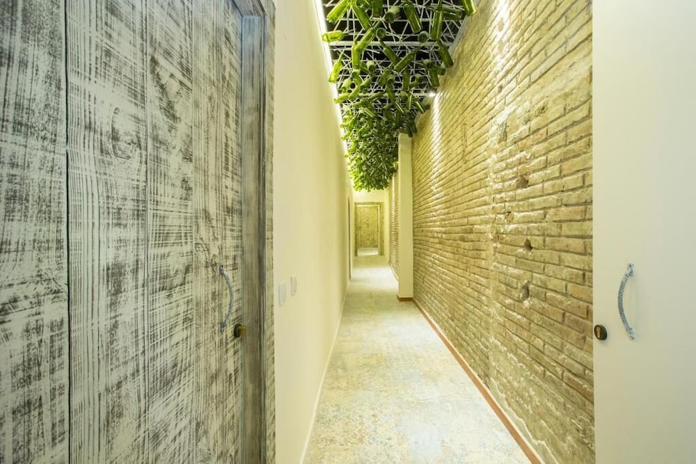 Фото La Bodega Suites