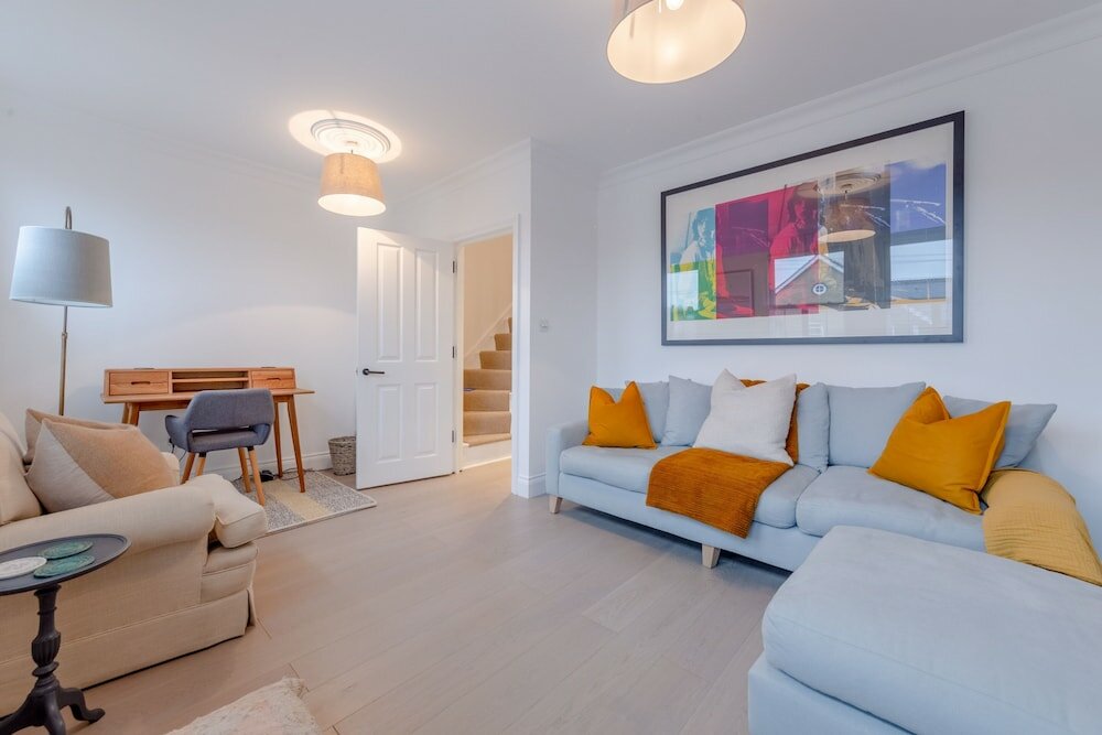 Фото Stunning 2 Bedroom Flat With a Garden in Barnes