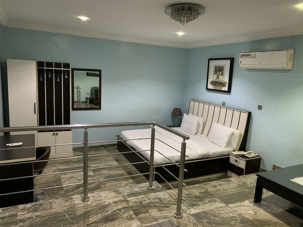 Фото Islanders Lounge and Hotel