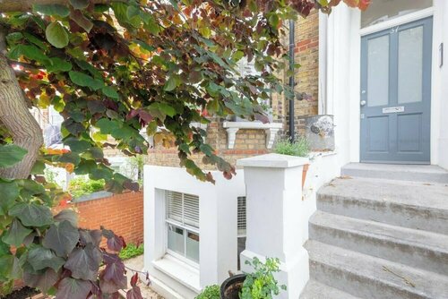 Гостиница Bright & Charming 1bd Flat - Clapton в Лондоне