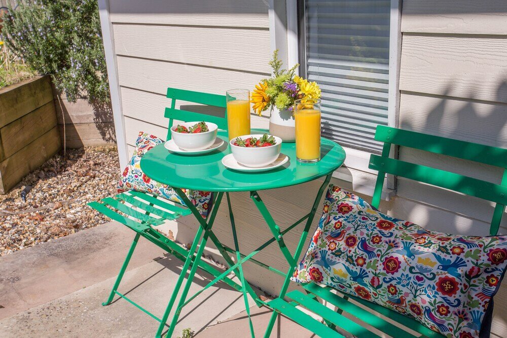 Фото Snug with Views of the Chilterns