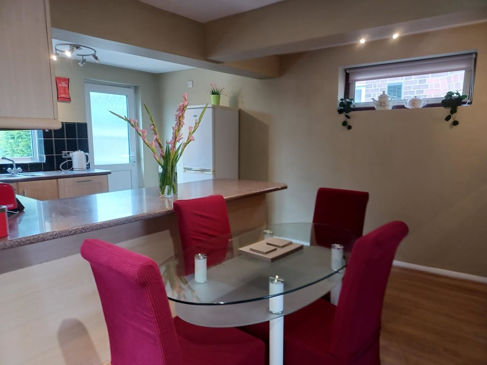 Фото Crawley Green House - Huku Kwetu