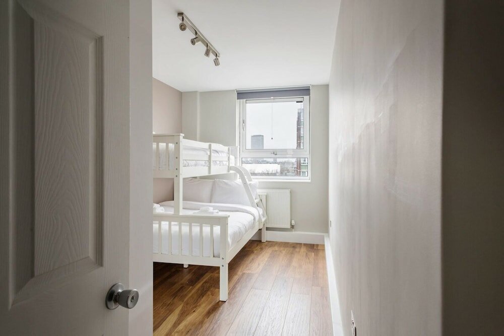 Фото Modern 3 Bedroom Apartment in Holborn