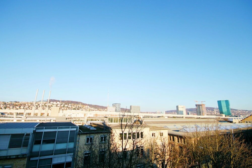 Фото HITrental Letzigrund - Apartment