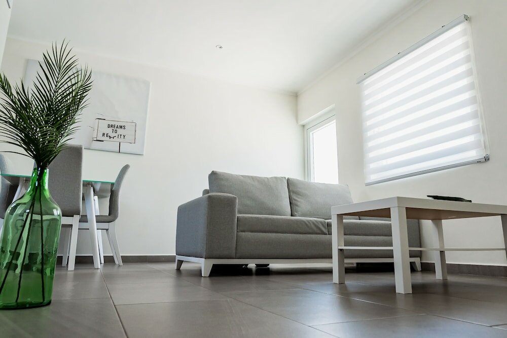 Фото The Palm Leaf Apartments