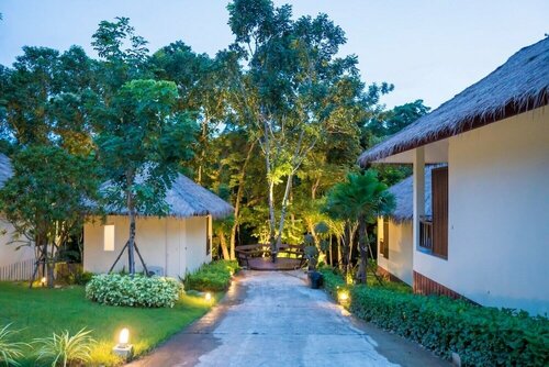 Гостиница Elysian Koh Chang Bungalows and Pool Villa в Ко Чанге