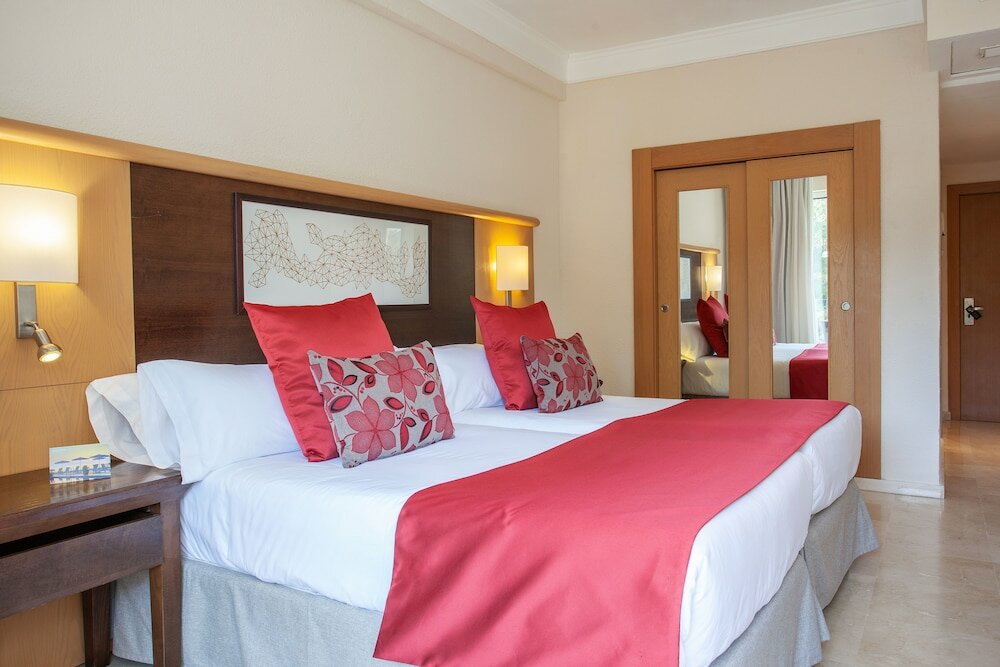 Фото Grupotel Aguait Resort & SPA - Adults Only