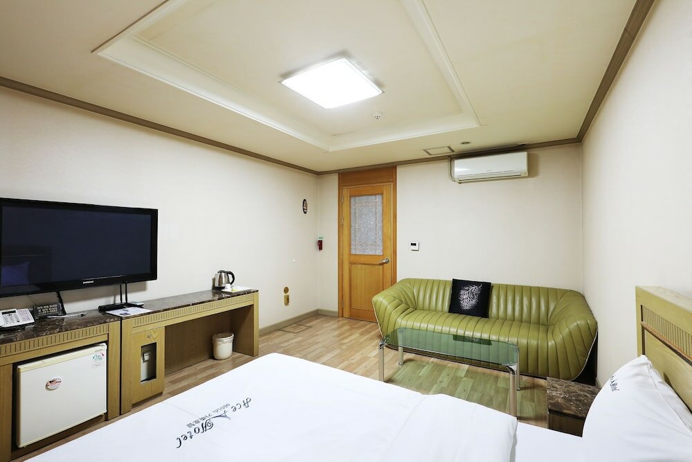 Фото Ace Family Hotel