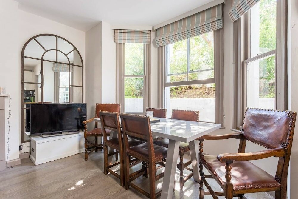 Фото Delightful 2 bed Garden Flat in Shepherd's Bush