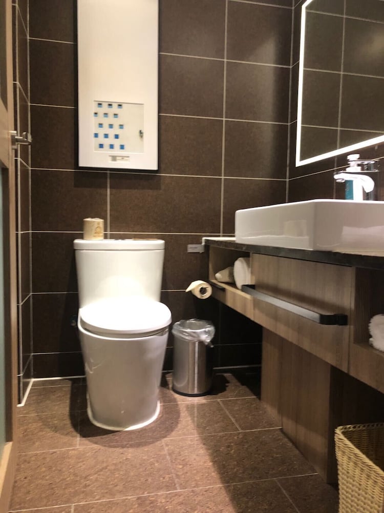 Фото More Residence Guangzhou Huaqiaoxincun