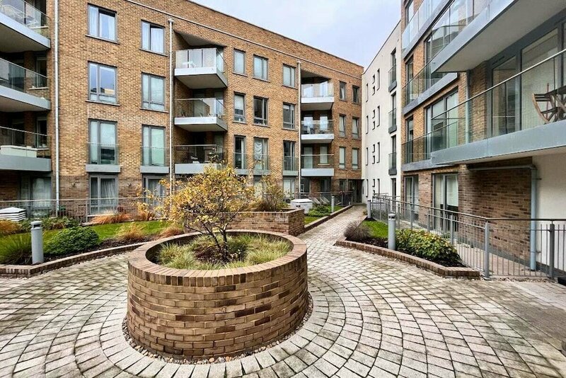 Апартаменты The Limehouse Cut Place - Spacious 2bdr Flat With Balcony