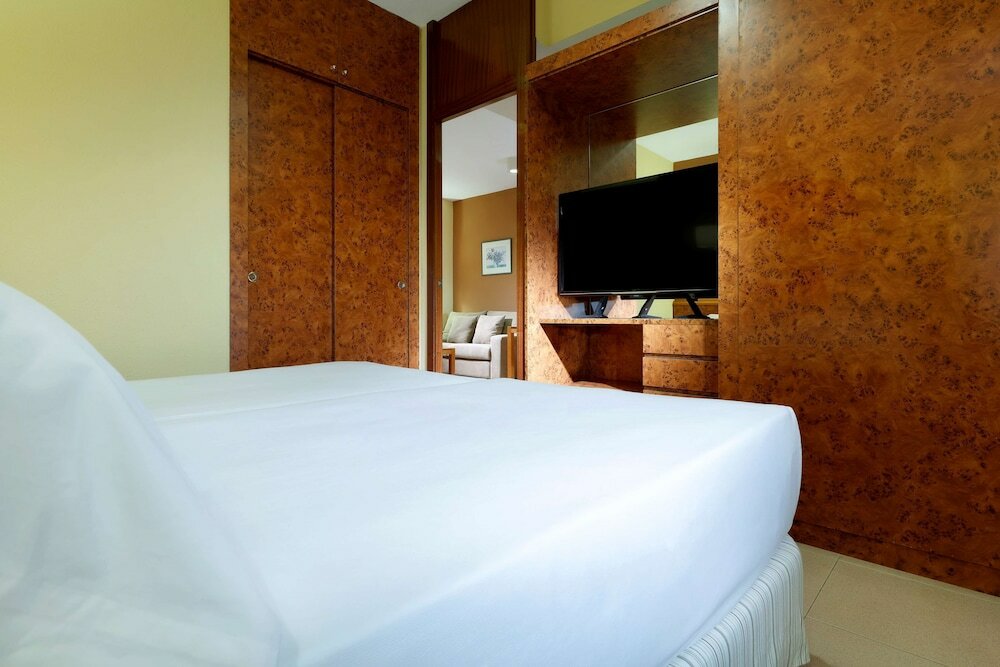 Фото Apartamentos Hesperia Barcelona Sant Joan