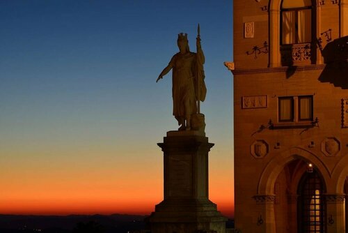 Гостиница Titano Suites Hotel San Marino в Сан-Марино