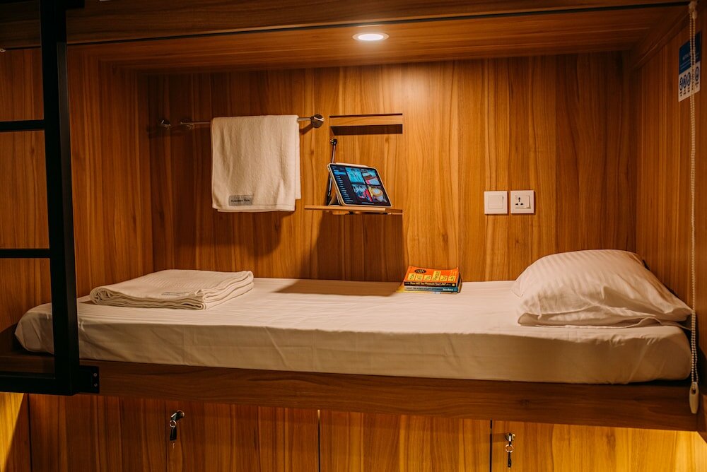 Фото Bluewaters Pods 38 Hongkong St - Hostel