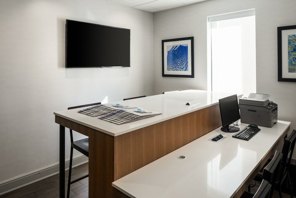 Фото Holiday Inn Express Atlanta Airport - College Park, an Ihg Hotel