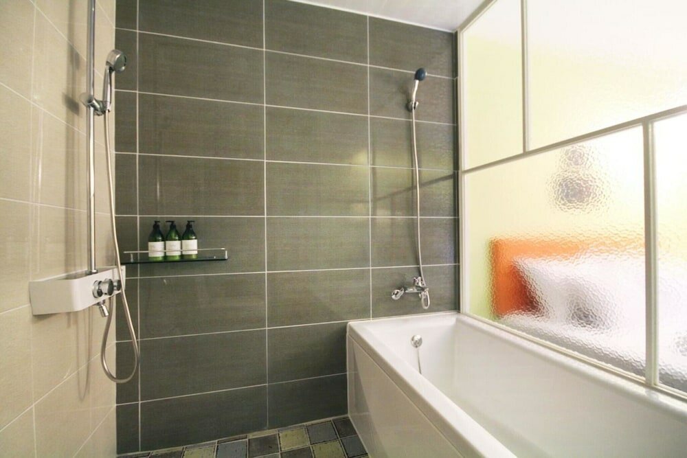 Фото Yeosu Hakdong Ja Self Check-in Motel