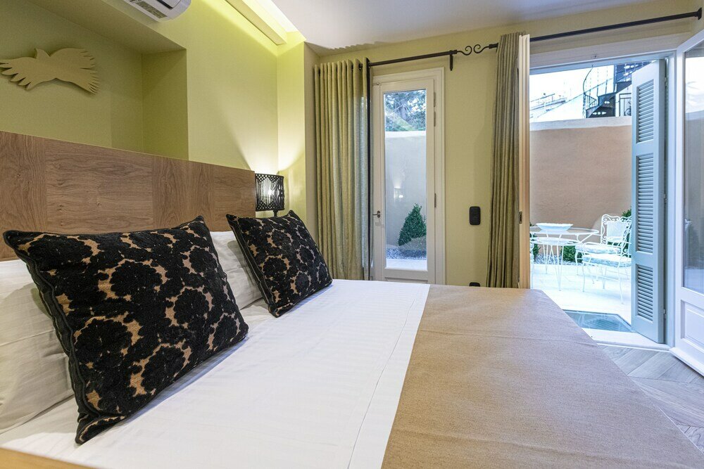 Фото Plaka Boutique Apartments