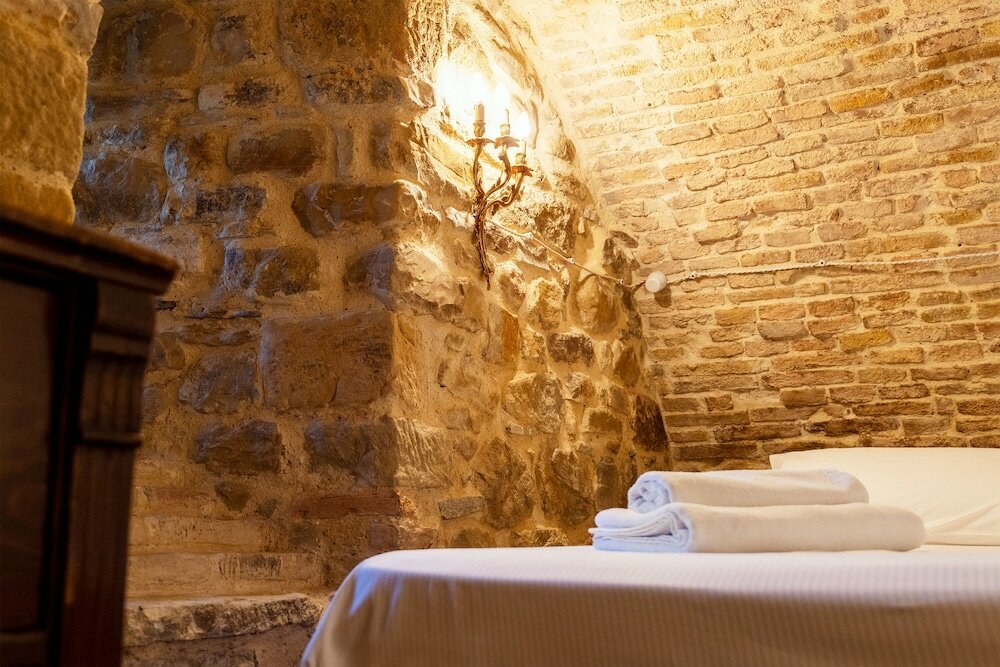 Фото Castello di Cisterna Umbria