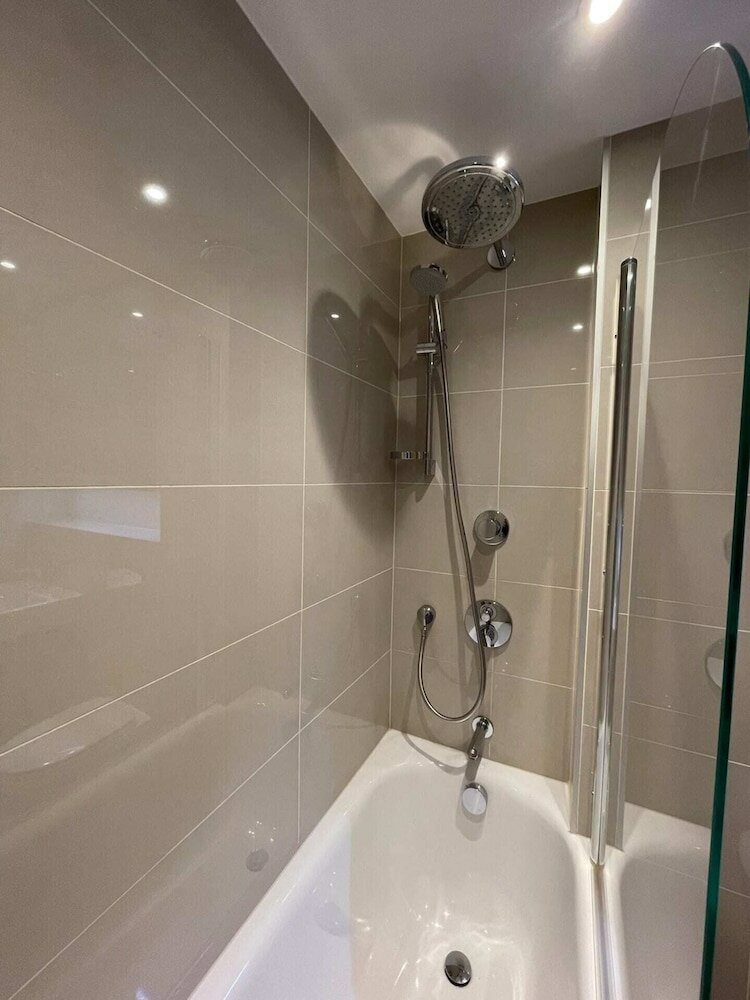 Фото Bright & Modern 2 Bedroom Flat W/balcony - Whitechapel!