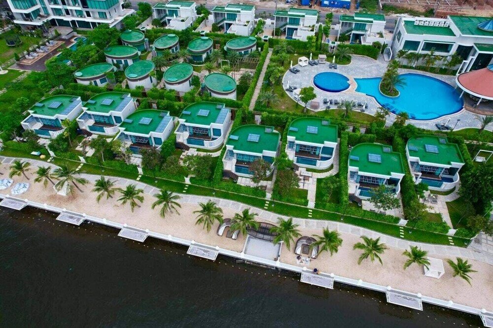 Фото Castle Bayview Resort & SPA