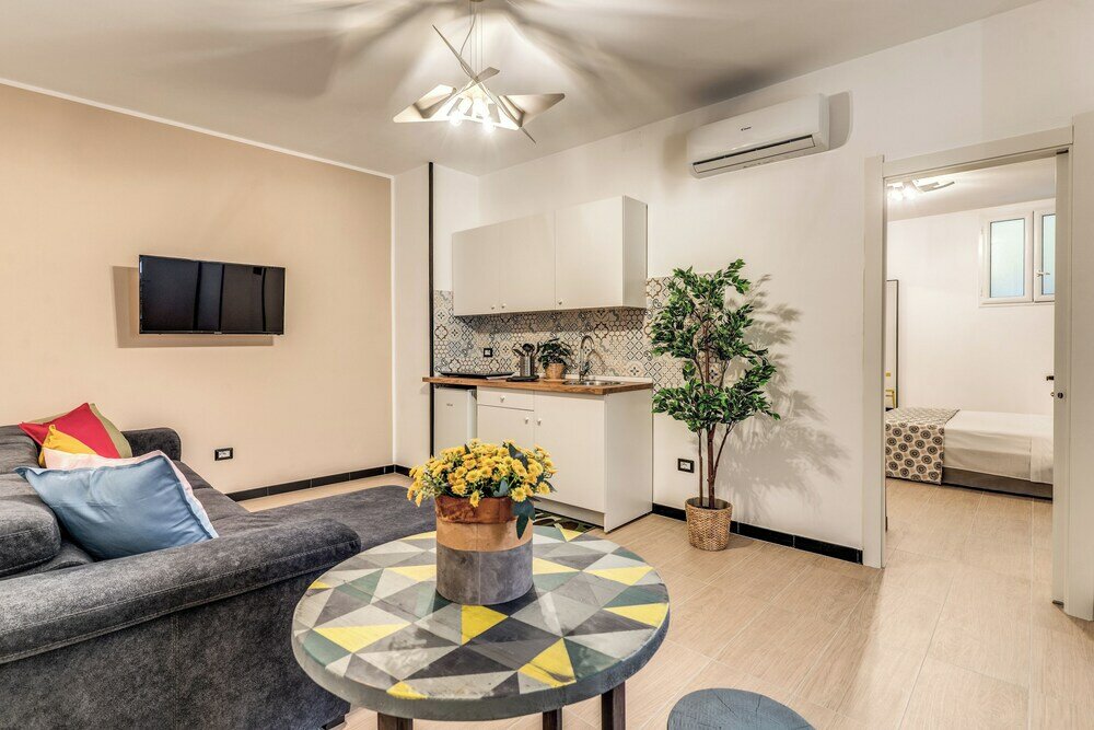 Фото The Quarters Naples Apartment